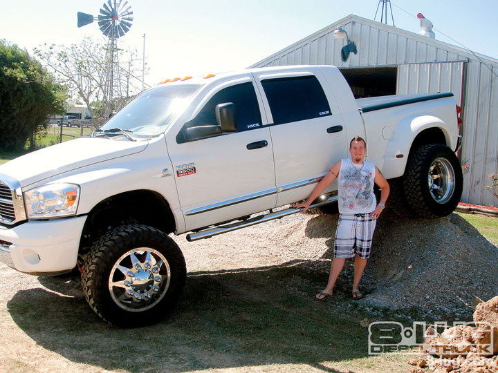 0912_8l_01_+readers_rides_bragging_rights+2008_dodge_ram_3500