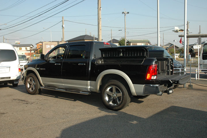 新車並行 09yダッジラムトラック入庫