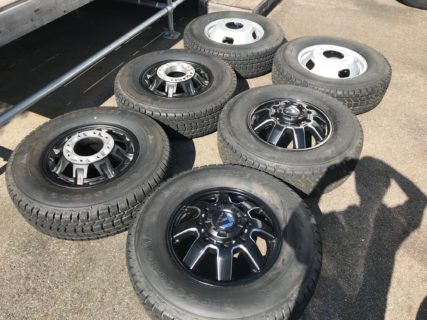 中古パーツ紹介 フォードF350 デューリー用 スタッドレス＆社外ホイールセット