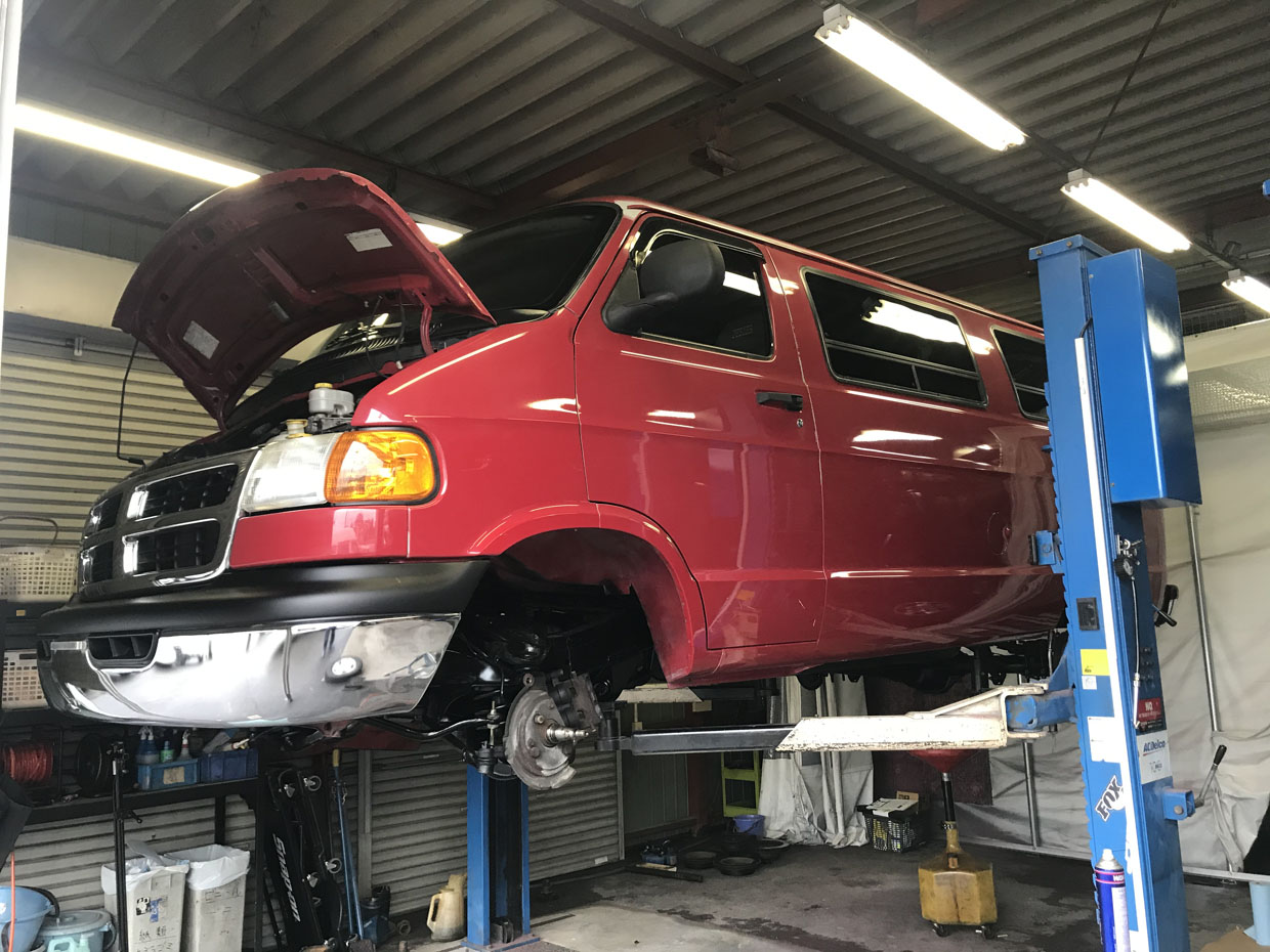 03y ダッジバンB1500 新車並行 納車準備中