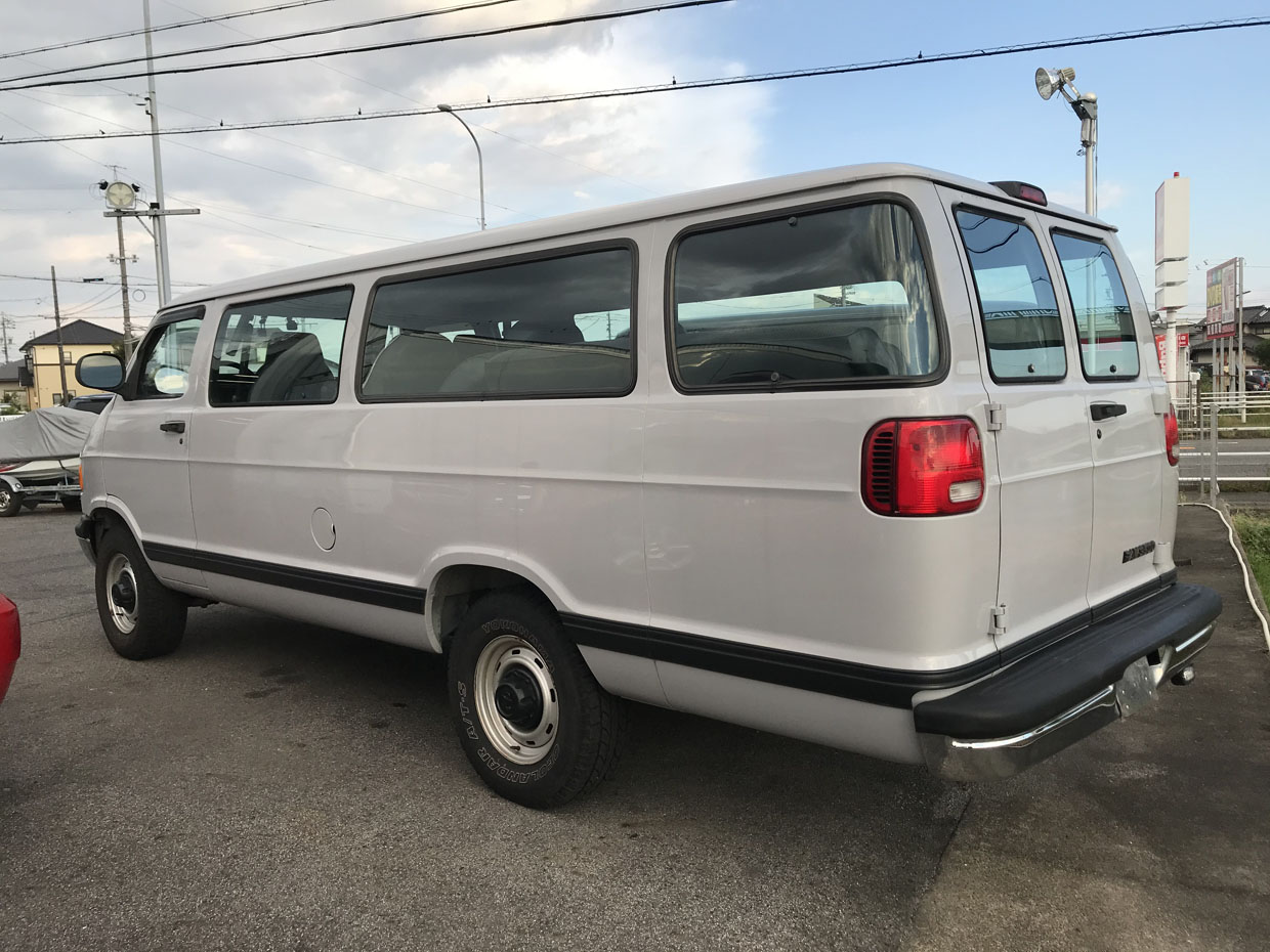 納車準備開始 01y B3500 マキシロング 新車並行