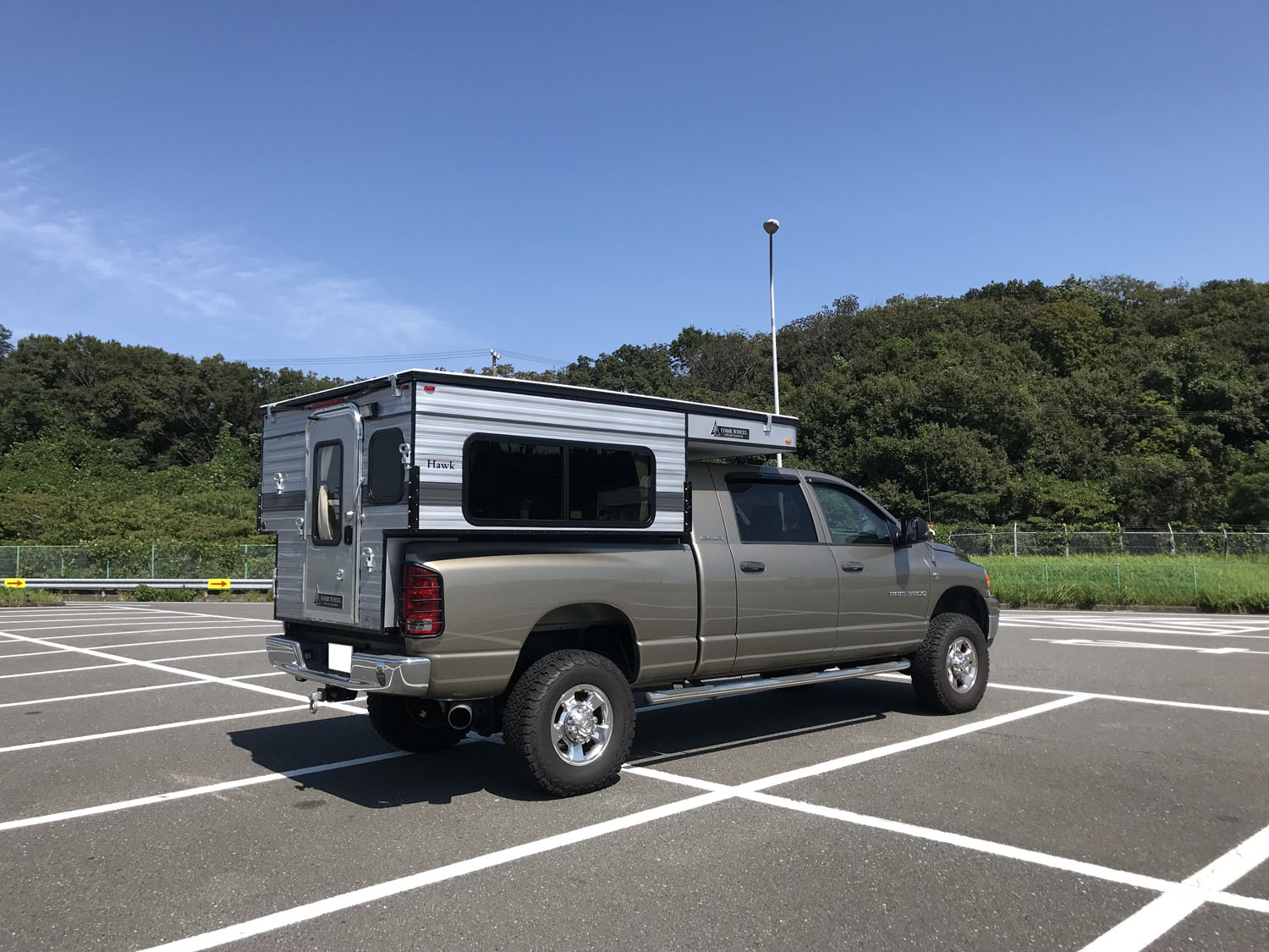 ご納車 01y ダッジラム1500と06yラム3500メガキャブ+FOUR WHEEL CAMPER