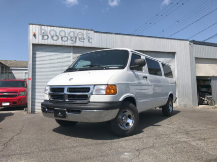 完成。2001y ダッジラムバンB1500 新車並行