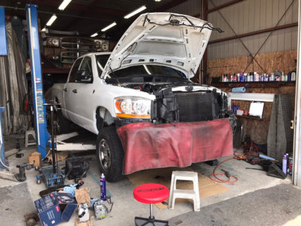 納車準備中 06y ラムトラック カミンズ 他