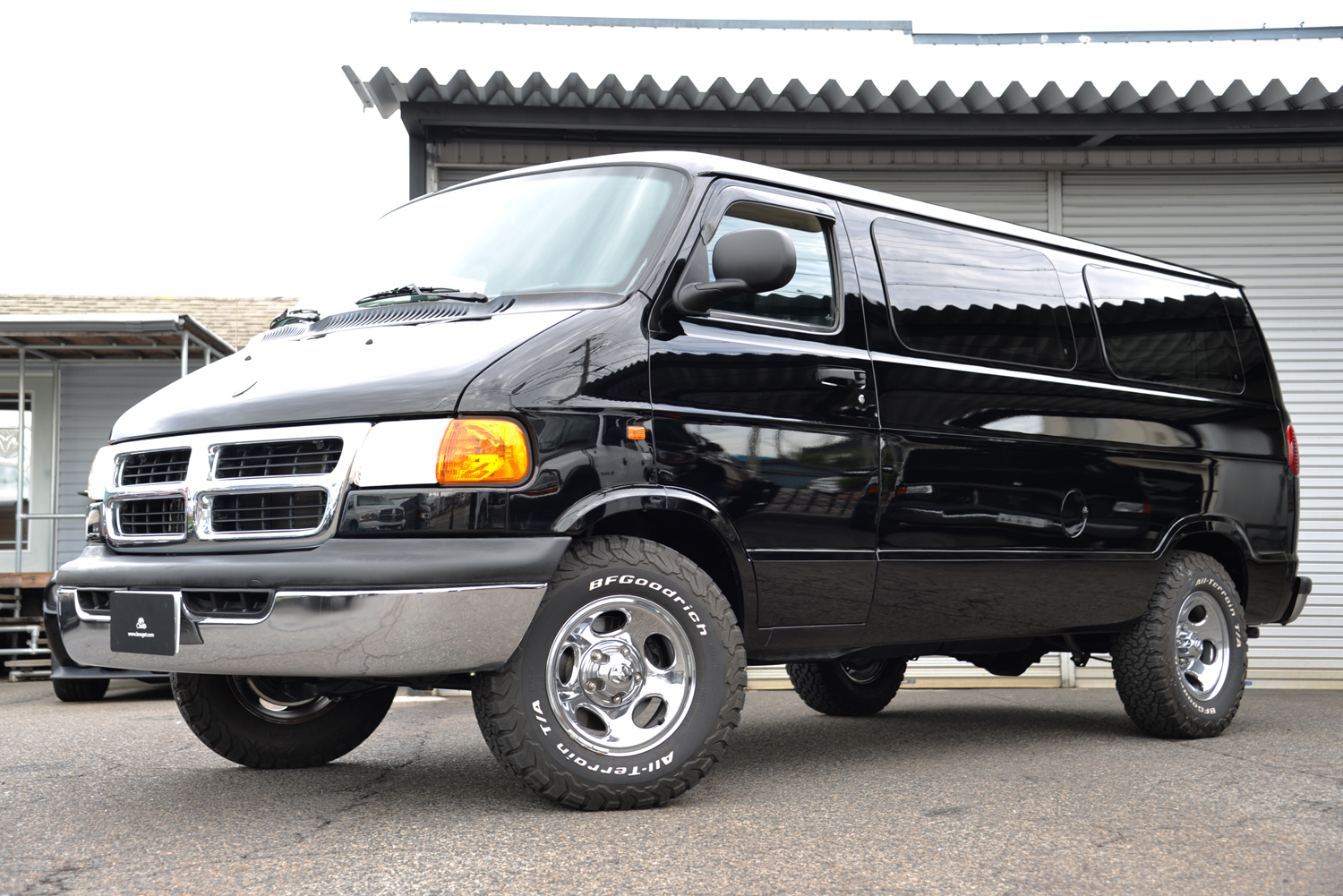 新車並行 2003年式ダッジラムバン B1500 ミディアム SOLDOUT