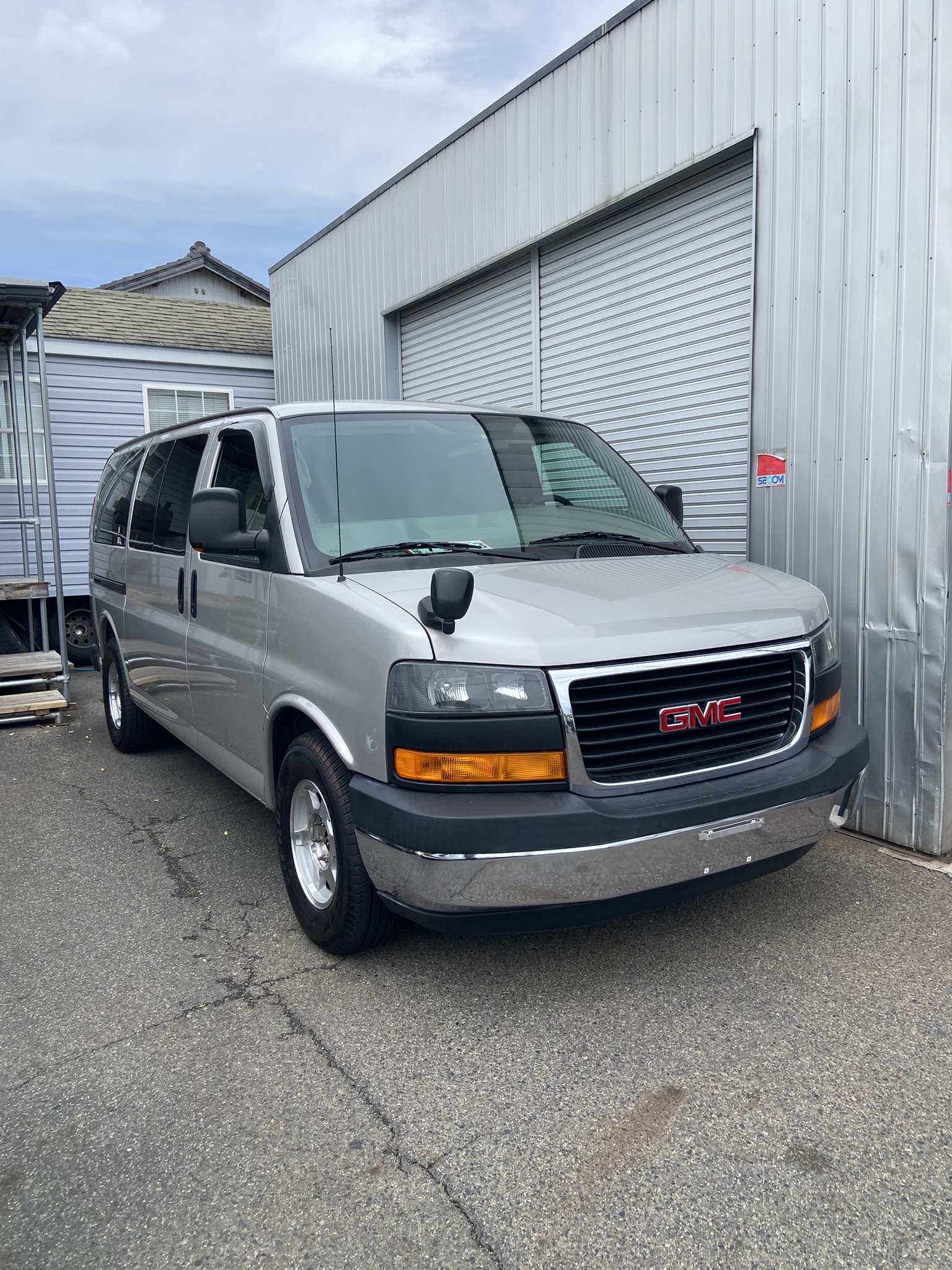 入庫車両? 08y GMCサバナAWD新車並行