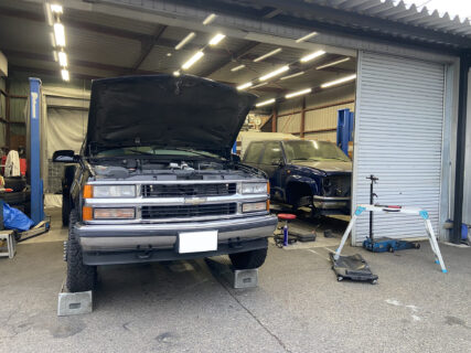 納車準備中 96y シボレーK3500 新車並行